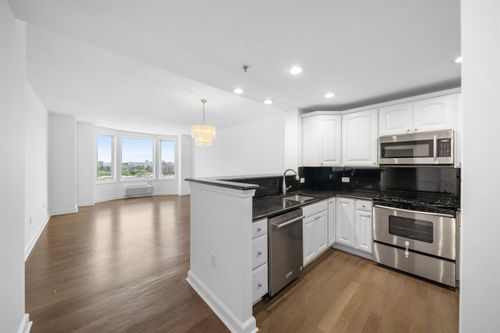 6408 City Pl, Edgewater, NJ, 07020 | Card Image