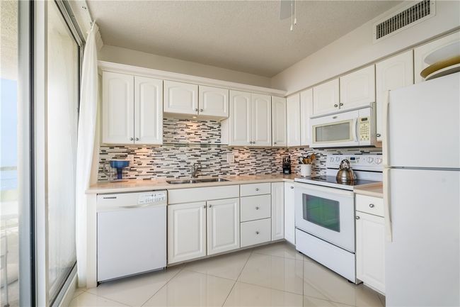 APT-702S - 3554 Ocean Dr, House attached with 2 bedrooms, 2 bathrooms and null parking in Vero Beach FL | Image 19