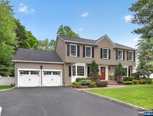607 Poplar Rd, River Vale, NJ, 07675-6430 | Card Image