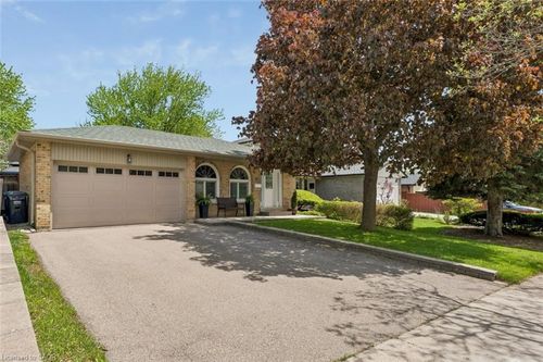 14 Massey Street, Brampton, ON, L6S2W1 | Card Image