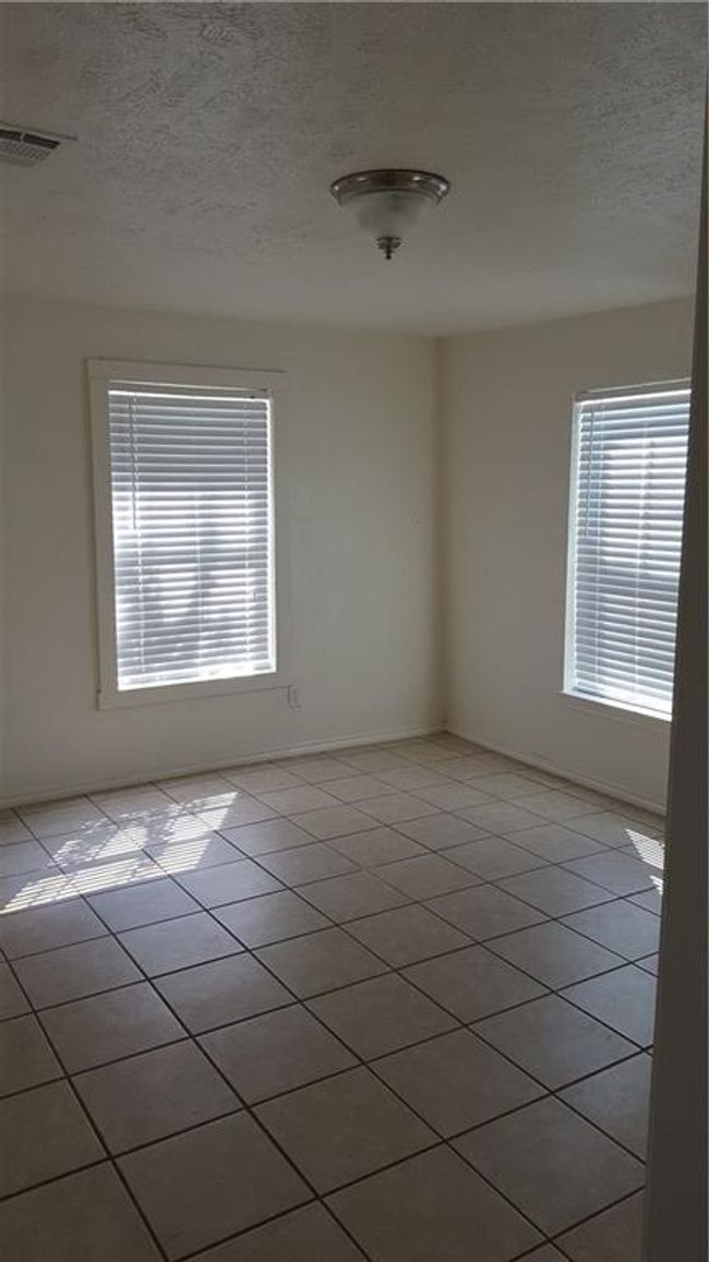 Unfurnished room featuring visible vents, plenty of natural light, light tile patterned flooring, and a textured ceiling | Image 4