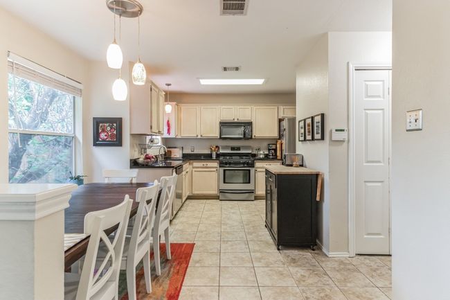 2912 Feathercrest Dr, House other with 3 bedrooms, 3 bathrooms and 4 parking in Austin TX | Image 8