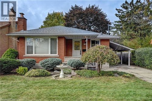 246 Eighth Ave, Kitchener, ON, N2C1S7 | Card Image