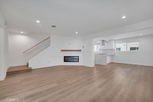 unit-94-18550 Hatteras St, Tarzana, CA, 91356-1931 | Card Image