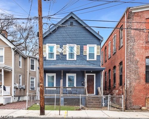 579 Nassau St, Orange, NJ, 07050-1224 | Card Image