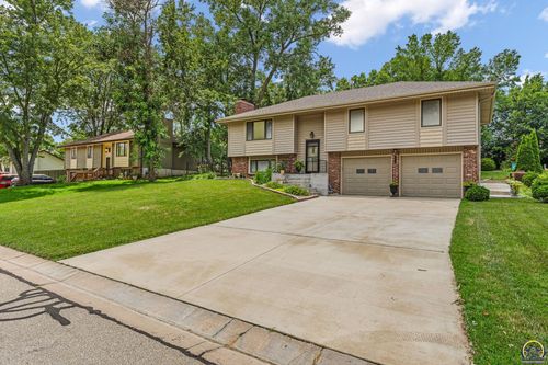 2219 Se Stinson Dr, Topeka, KS, 66542 | Card Image