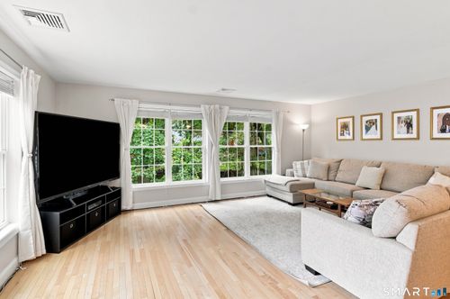 183-74 Perry St, Putnam, CT, 06260-2251 | Card Image