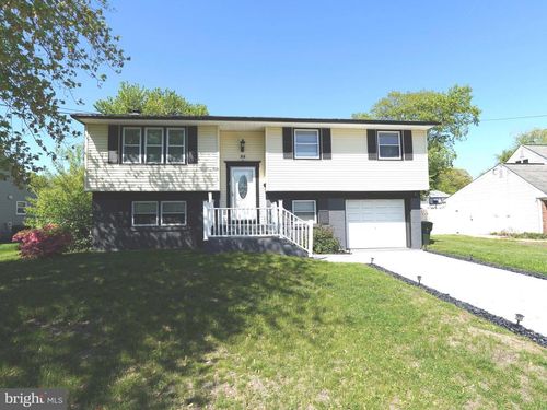 33 Sycamore Dr, BURLINGTON, NJ, 08016-3137 | Card Image