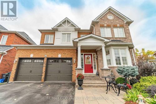 28 Hillson Court W, Brampton (Vales of Castlemore), ON, L6P1C4 | Card Image