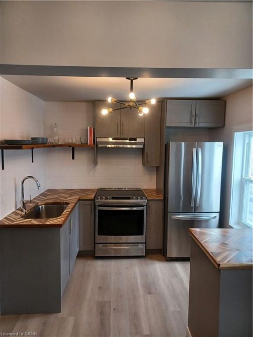 2-94 E 35th St, Hamilton, ON, L8V3Y1 | Card Image