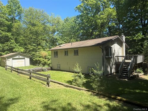 16 Fairway Dr, Highland Lake, NY, 12743-5101 | Card Image