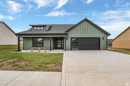2549 Karen Ln, Junction City, KS, 66441-2884 | Card Image