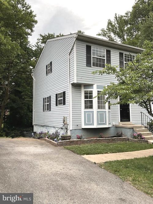 961 Central Hills Ln, Landover, MD, 20785-4374 | Card Image