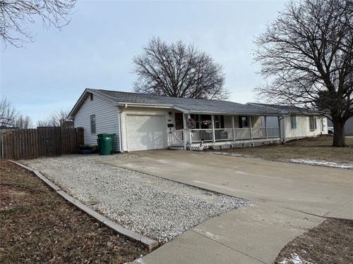 1221 W Washington St, Winterset, IA, 50273-1739 | Card Image