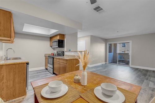 1069-4200 S Valley View Blvd, Las Vegas, NV, 89103-4029 | Card Image