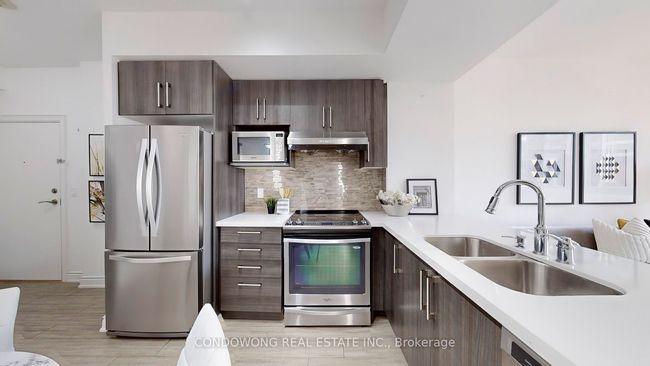 802 - 38 Cedarland Dr, Condo with 3 bedrooms, 2 bathrooms and 1 parking in Markham ON | Image 8