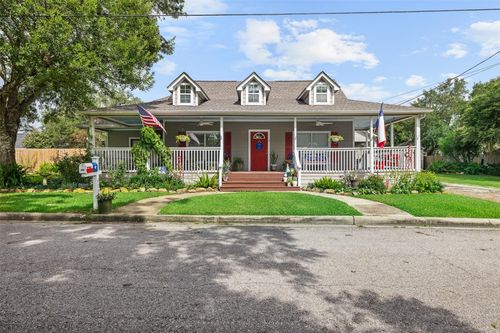 410 N Cochran St, Bellville, TX, 77418-1313 | Card Image