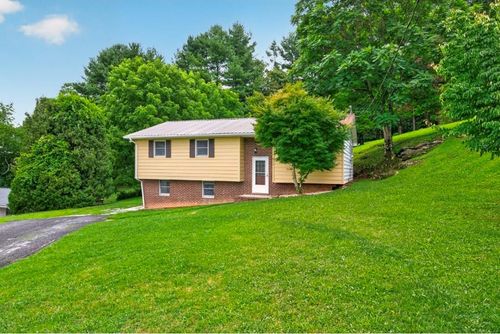 811 Anderson Ave, Marion, VA, 24354-1730 | Card Image