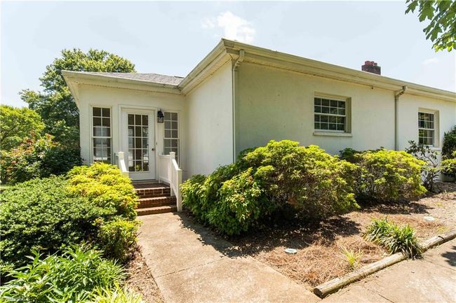 2025 W Main St, House other with 3 bedrooms, 2 bathrooms and null parking in Yadkinville NC | Image 13