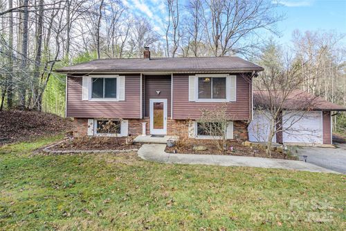 220 Leverette Dr, Hendersonville, NC, 28791-8748 | Card Image