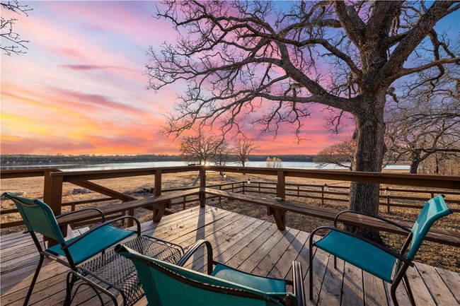 717 Oak Knoll Ln, Home with 3 bedrooms, 3 bathrooms and 1 parking in Elm Mott TX | Image 35