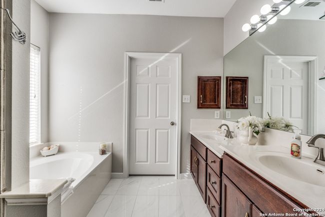 406 Primavera Loop, House other with 4 bedrooms, 4 bathrooms and null parking in Kyle TX | Image 20