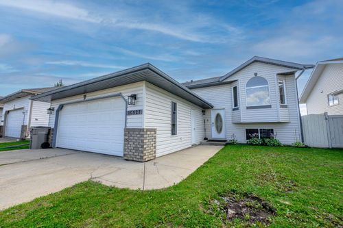 10527 119 Avenue, Grande Prairie, AB, T8V7N3 | Card Image