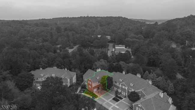 32 Berkeley Sq, Townhouse with 3 bedrooms, 2 bathrooms and null parking in Berkeley Heights NJ | Image 26