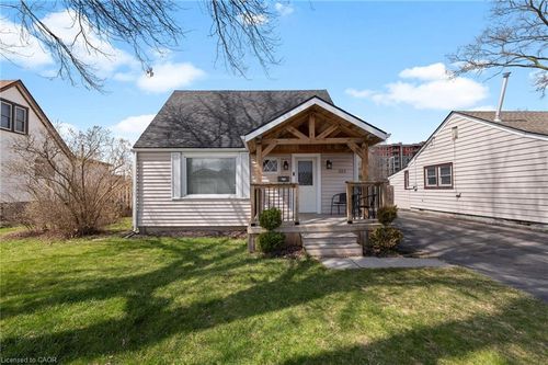 325 Crowland Ave, Welland, ON, L3B1X5 | Card Image
