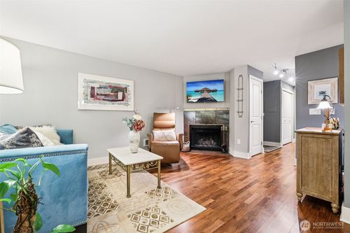e3-11060 Ne 33rd Pl, Bellevue, WA, 98004-1458 | Card Image