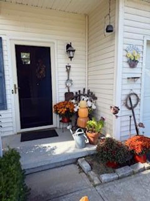 38 Diane Ct, Cohoes, NY, 12047-1853 | Card Image