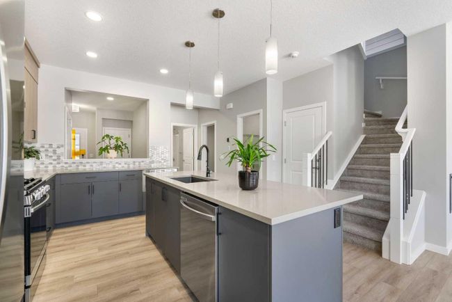 146 Magnolia Way Se, Home with 7 bedrooms, 4 bathrooms and 4 parking in Calgary AB | Image 9