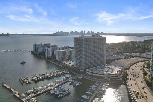 902-7601 E Treasure Dr, North Bay Village, FL, 33141-4391 | Card Image