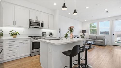 2560 Valentina, Commerce, CA, 90040 | Card Image