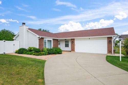 7 Greystone Ct, Streamwood, IL, 60107-1914 | Card Image