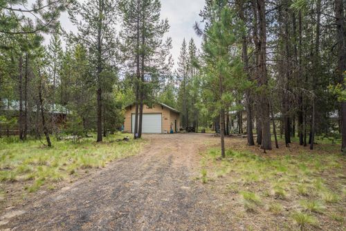 55827 Wood Duck Dr, Bend, OR, 97707-2348 | Card Image