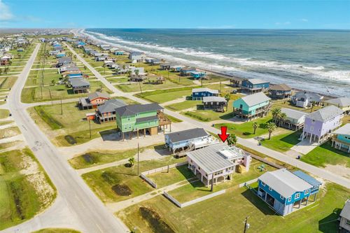 922 Seashell Dr, Surfside Beach, TX, 77541-9371 | Card Image