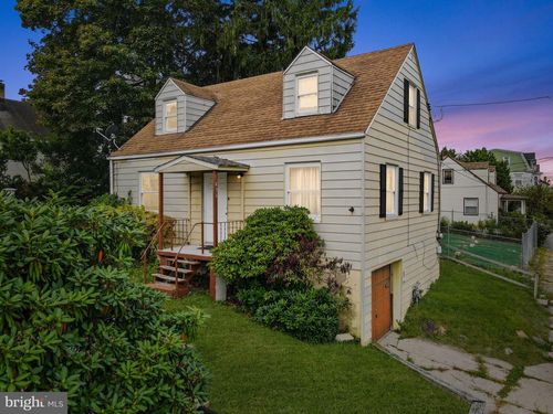 436 E Chestnut St, Hazleton, PA, 18201-6712 | Card Image