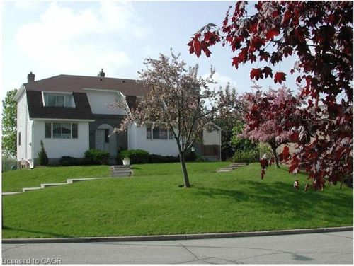 9-225 Shakespeare Dr, Waterloo, ON, N2L2T5 | Card Image