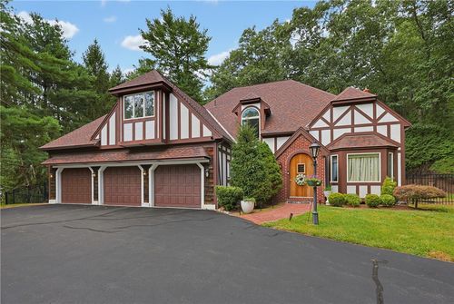 34 Georgiana Dr, Cumberland, RI, 02864-1106 | Card Image