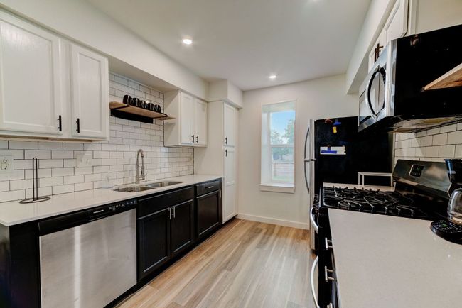 4405 Button Bend Cir, House other with 4 bedrooms, 2 bathrooms and 2 parking in Austin TX | Image 8