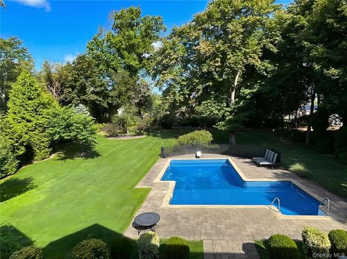9 Walden Pl, Huntington, NY, 11743-3930 | Card Image