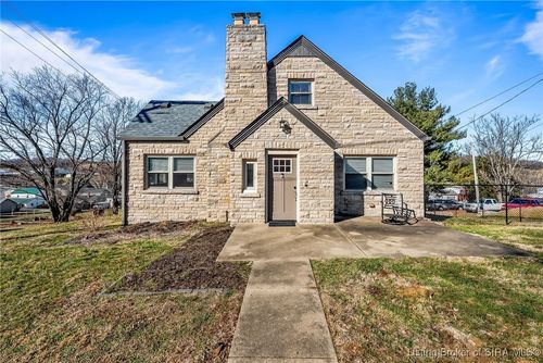 7510 E Pennington St Ne, Lanesville, IN, 47136-8142 | Card Image