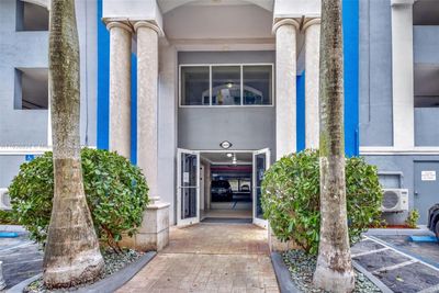 1002 - 5085 Nw 7th St, Condo with 2 bedrooms, 2 bathrooms and null parking in Miami FL | Image 2