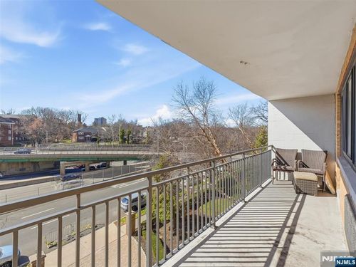 60 Parkway Dr, East Orange, NJ, 07017 | Card Image