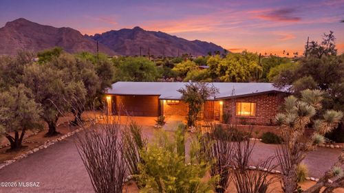 7130 N Vía Assisi, Tucson, AZ, 85704 | Card Image