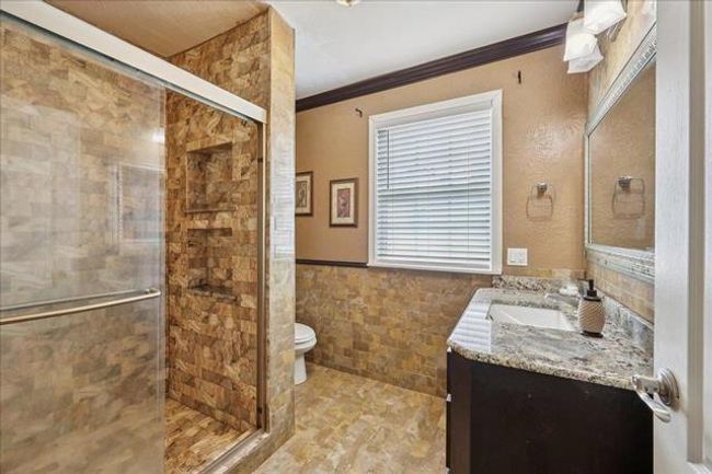 3231 Charles Ave, House other with 3 bedrooms, 2 bathrooms and 2 parking in Groves TX | Image 22
