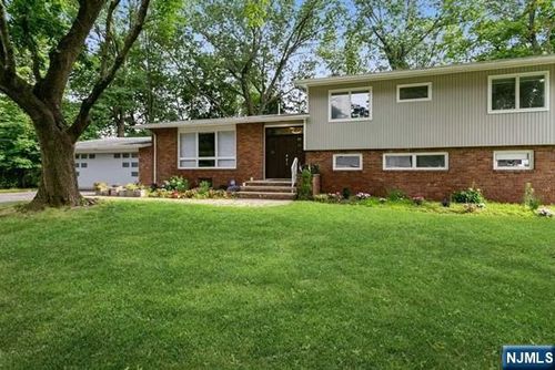 2 Monument Pl, Cresskill, NJ, 07626-1331 | Card Image