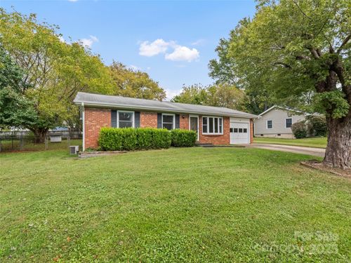 14 Fieldcrest Rd, Arden, NC, 28704-8448 | Card Image