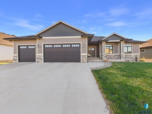 604 N Willow Creek Ave, Sioux Falls, SD, 57110-4042 | Card Image